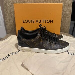 ⭐️ Authentic LV Louis Vuitton Monogram Front Row Sneakers Size 38 ⭐️